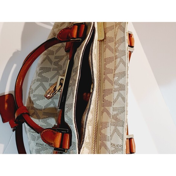 Michael Kors Large Vanlla Hamilton Shoulder Crossbody Bag - Picture 4 of 13